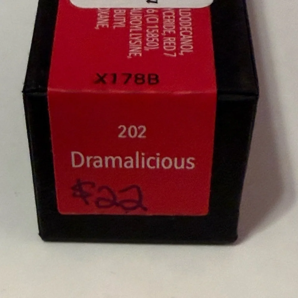 COLORSTREET Lipstick in Dramalicious (bright fuchsia pink)